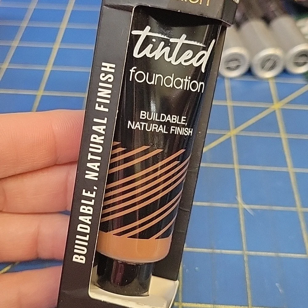 L.A. Girl Tinted Foundation 30ml New In Box GLM768 Warm Sienna